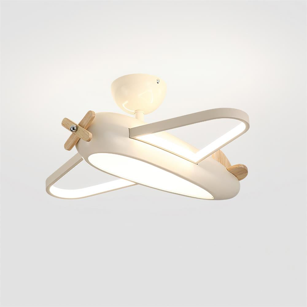 Plafonnier en forme d’avion beige, ailes lumineuses ajourées et hélice en bois.