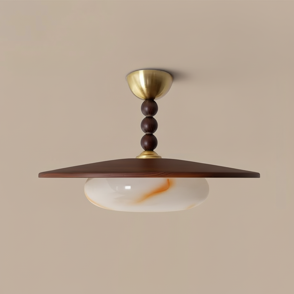 Plafonnier Bosquet avec diffuseur en verre blanc à fines veines dorées, disque en bois foncé, trois sphères décoratives et rosace dorée, vue de face.