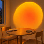 Projection lumineuse orangée sur le mur d’un coin repas
