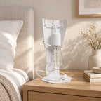 Écritoire Blanc — Chambre, cadrage rapproche ; mise en scène illustrative, ampoule et décor non inclus.
