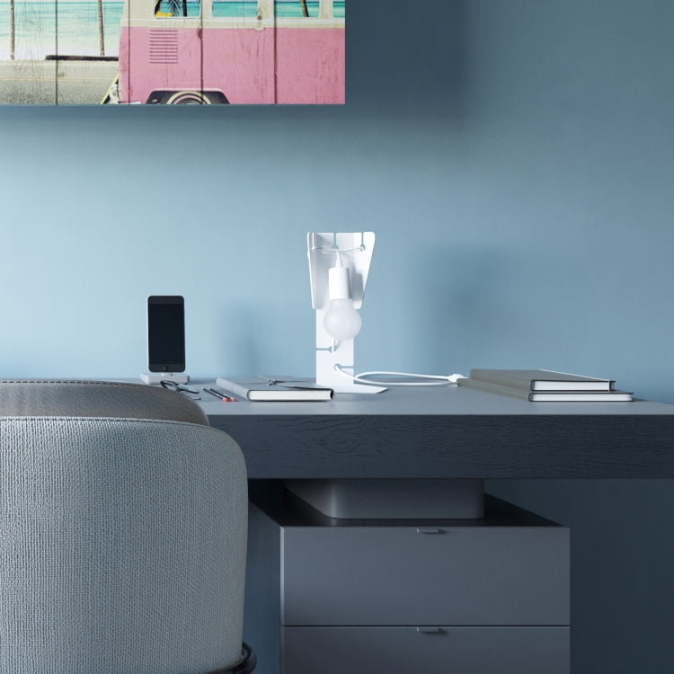 Écritoire Blanc — photo fabricant sur bureau, vue frontale ; ampoule et décor non inclus.
