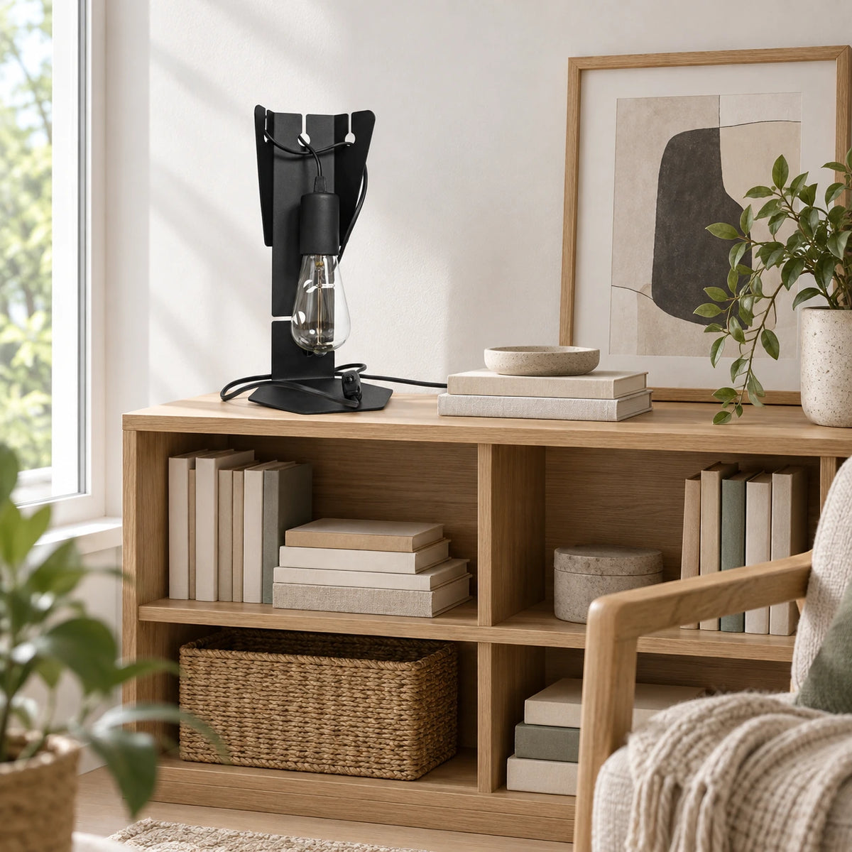 Écritoire Noir — Bibliotheque, cadrage plus large ; mise en scène illustrative, ampoule et décor non inclus.