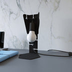 Écritoire Noir — photo fabricant sur bureau, vue frontale ; ampoule et décor non inclus.