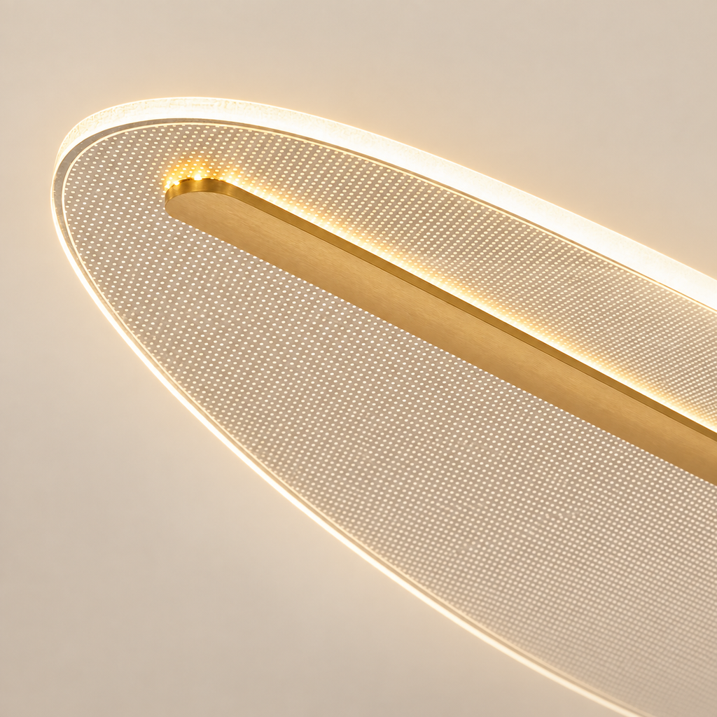 Détail du diffuseur acrylique et de la structure dorée de la suspension LED Feuille
