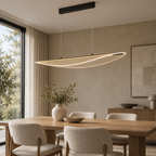 Suspension LED Feuille 118 cm noire au-dessus d’une table de salle à manger