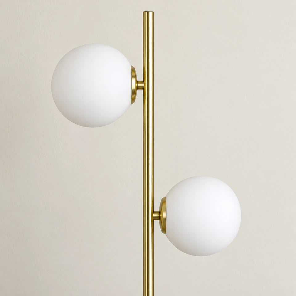 Gémelle, lampadaire doré à deux globes blancs — Détail des deux globes et de la structure dorée