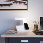Oblique Blanc — photo fabricant sur bureau ; ampoule et décor non inclus.