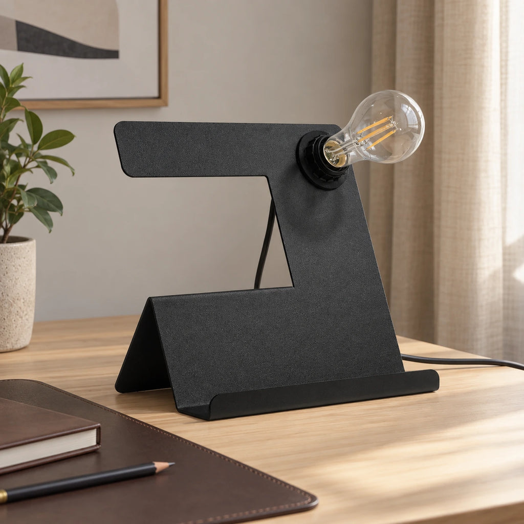 Oblique Noir — bureau de jour ; mise en scène illustrative, ampoule et décor non inclus.