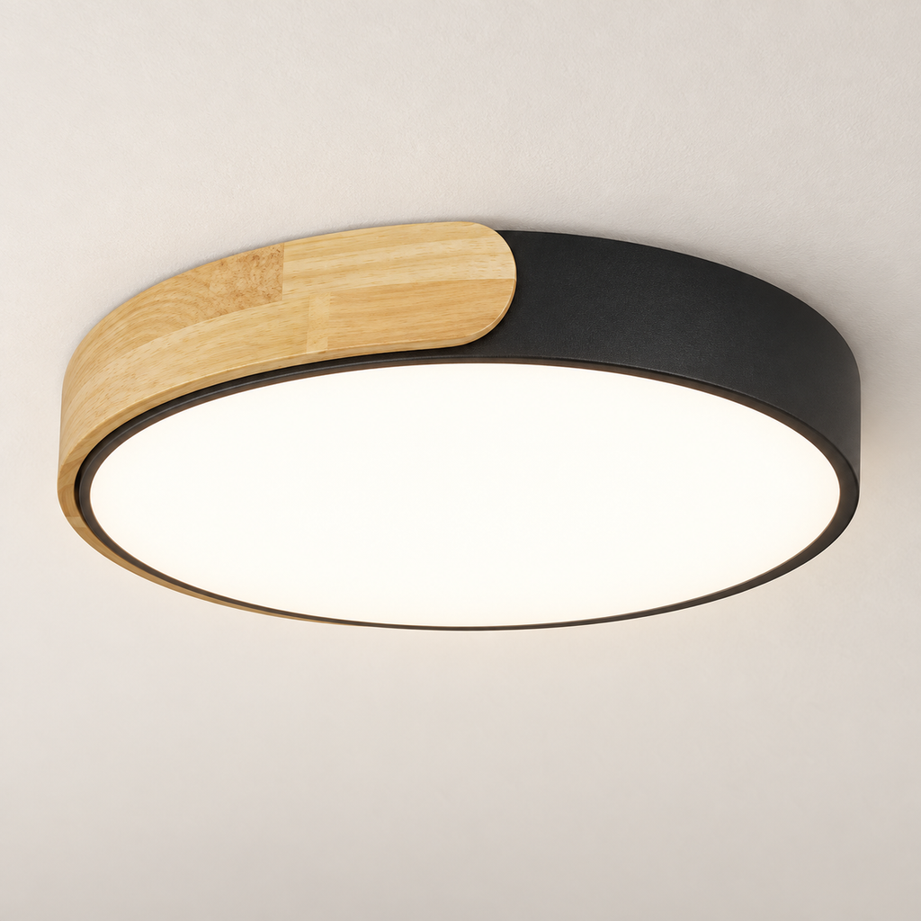 Vue illustrative rapprochée du plafonnier noir et bois, de son cerclage et de son diffuseur.