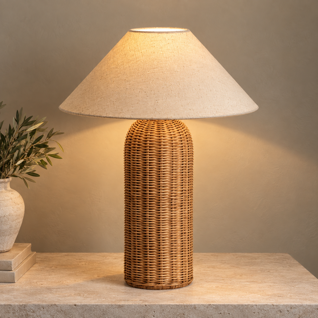 Lampe à poser en rotin 47 cm, vue allumée