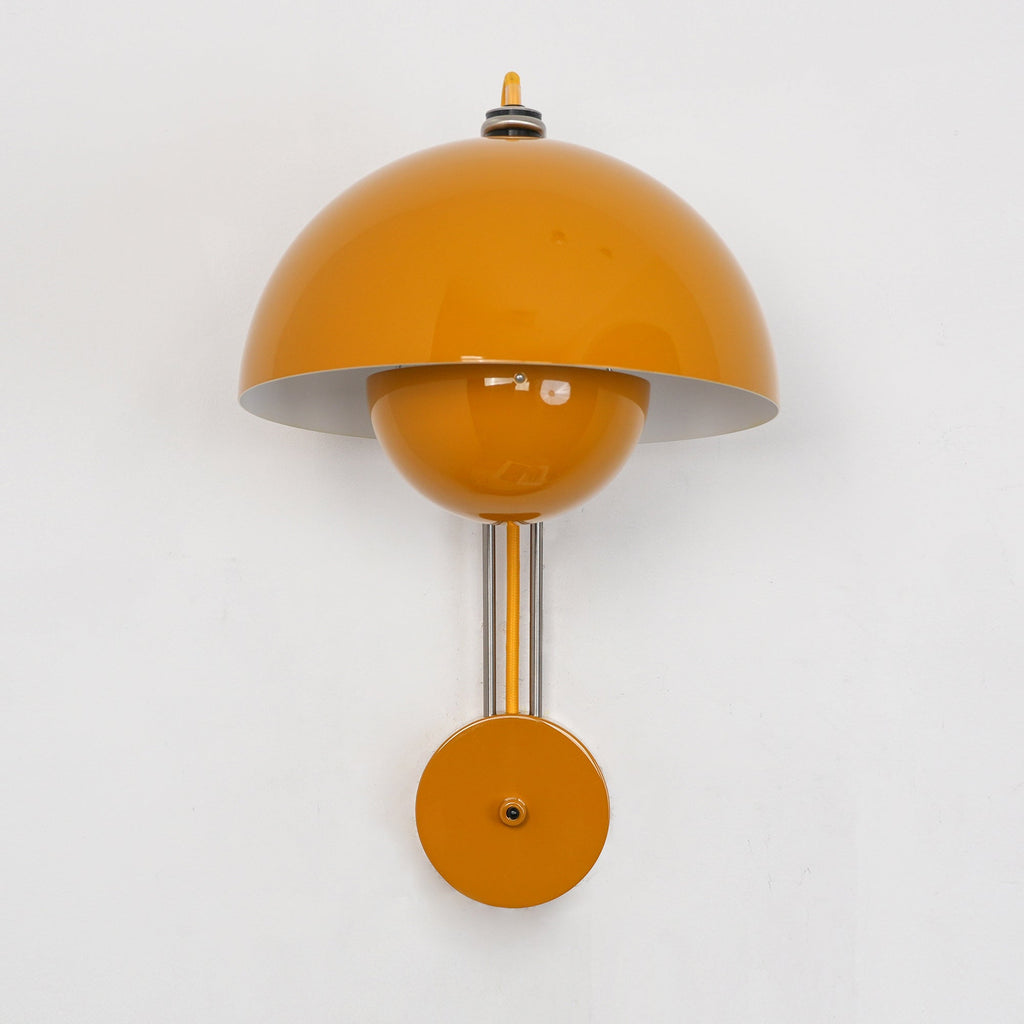 Applique à double coupole colorée — D 9.1″ x W 11″ x H 13.4″ / D 23cm x W 28cm x H 34cm / Jaune