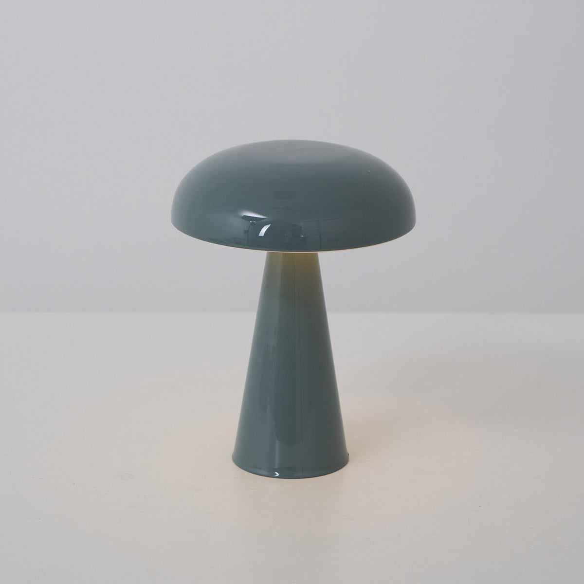 Lampe de table tactile — Silhouette compacte — D 6.1″ x H 8.3″ / D 15.6 cm x H 21 cm / Bleu Gris
