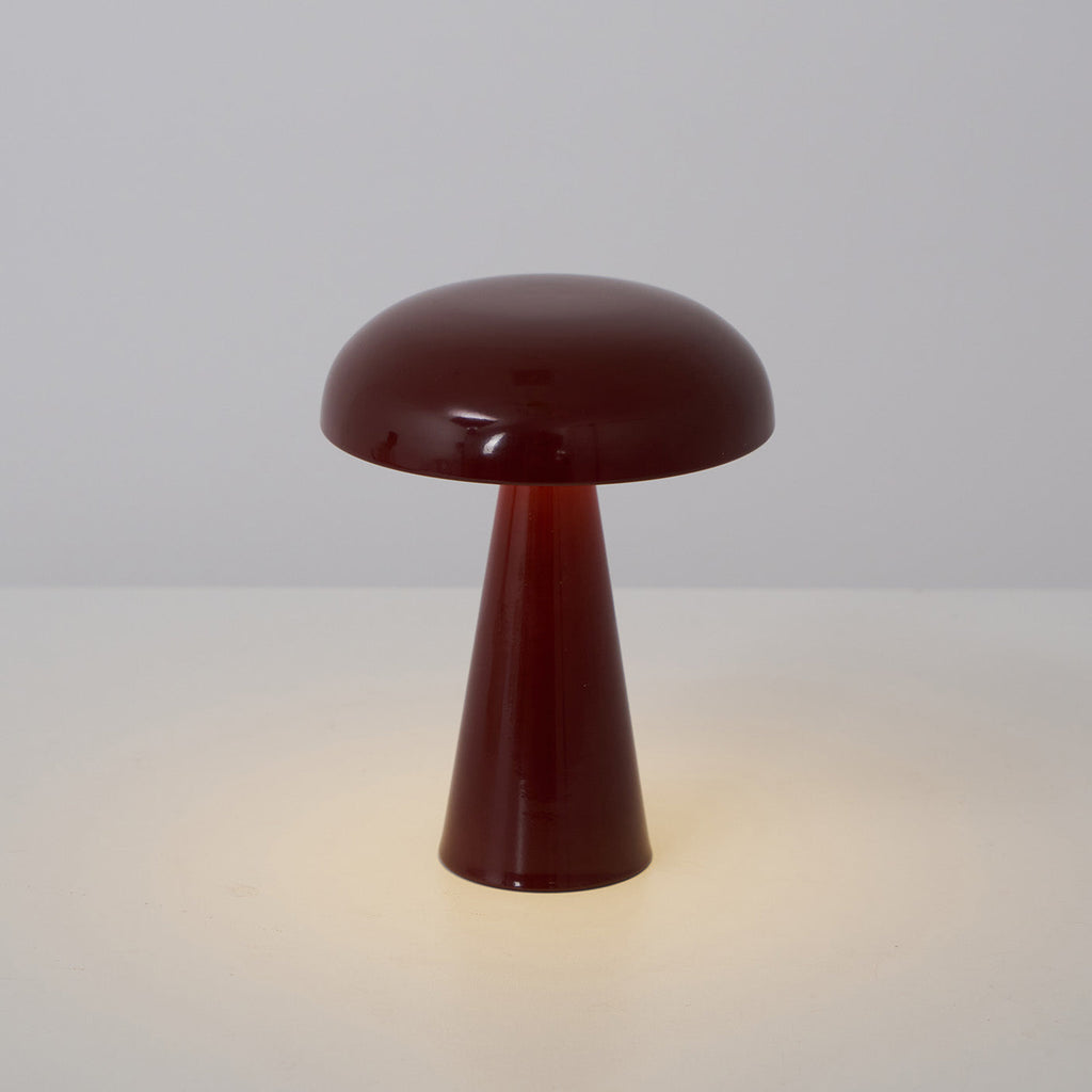 Lampe de table tactile — Silhouette compacte — D 6.1″ x H 8.3″ / D 15.6 cm x H 21 cm / Rouge