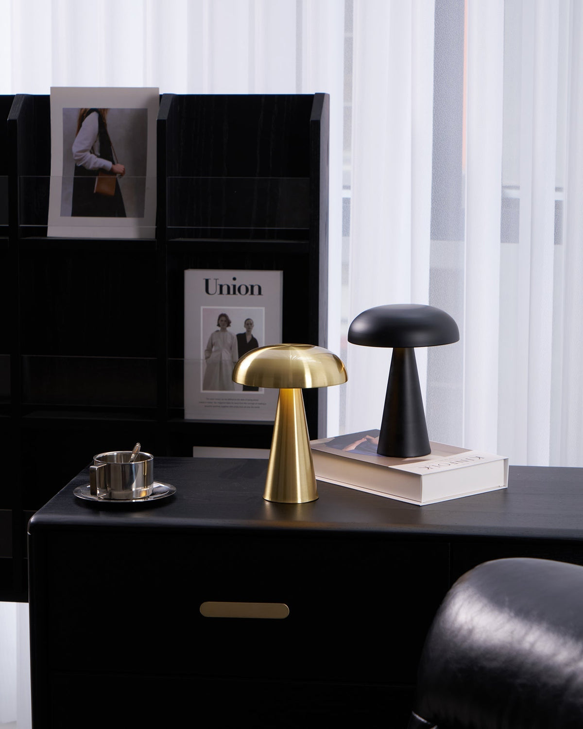 Lampe de table tactile — Silhouette compacte — vue 1
