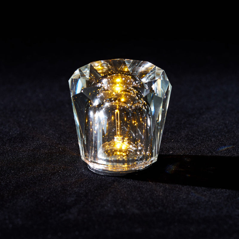 Lampe de table diamant — Modèle B : D 3.2″ x H 3.5″ / D 8.2 cm x H 9 cm / Transparent / Chargeur USB