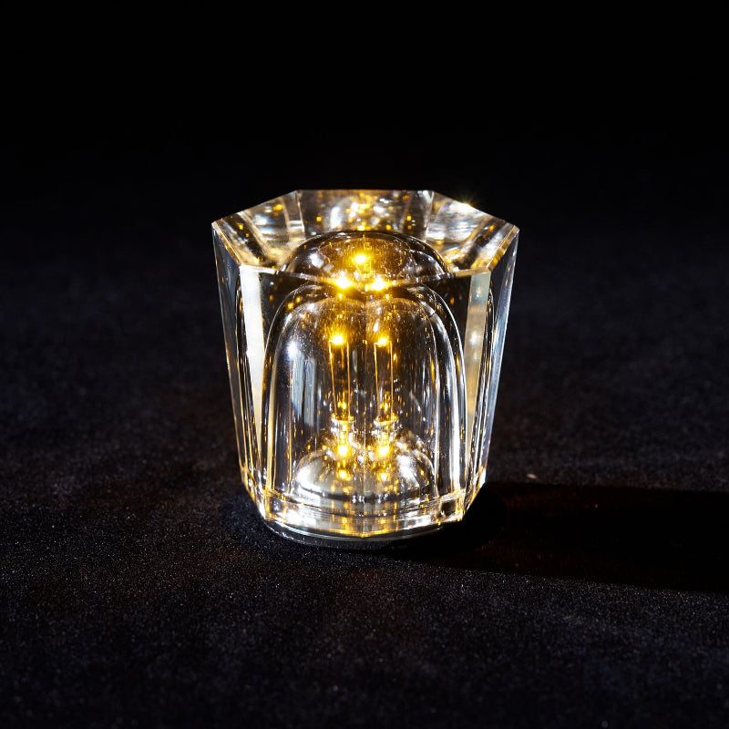 Lampe de table diamant — Modèle C : D 3.2″ x H 3.5″ / D 8.2 cm x H 9 cm / Transparent / Chargeur USB