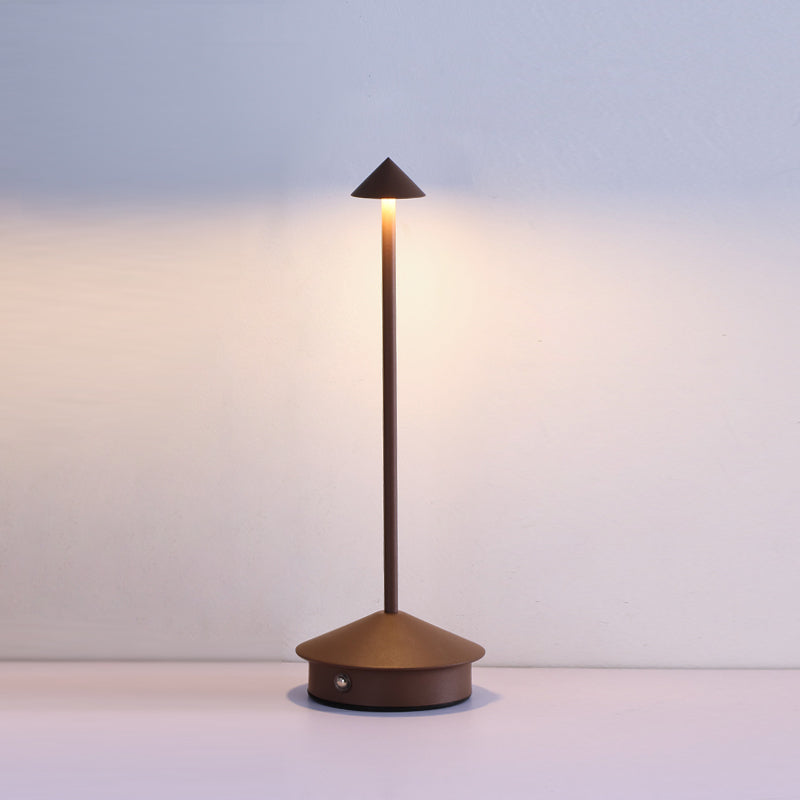 Lampe rechargeable — Ligne élancée — D 4.1″ x H 11.4″ / D 10.5 cm x H 29 cm / Marron / Tactile