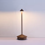Lampe rechargeable — Ligne élancée — D 4.1″ x H 11.4″ / D 10.5 cm x H 29 cm / Marron / Tactile