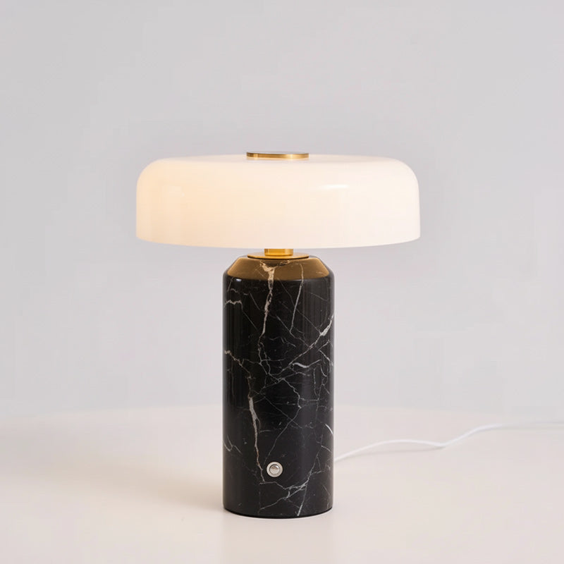 Lampe de table nomade en marbre — D 7.1″ x H 8.3″ / D 18 cm x H 21 cm / Noir / Tactile (Lumière changeante trois couleurs)
