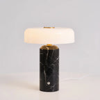 Lampe de table nomade en marbre — D 7.1″ x H 8.3″ / D 18 cm x H 21 cm / Noir / Tactile (Lumière changeante trois couleurs)