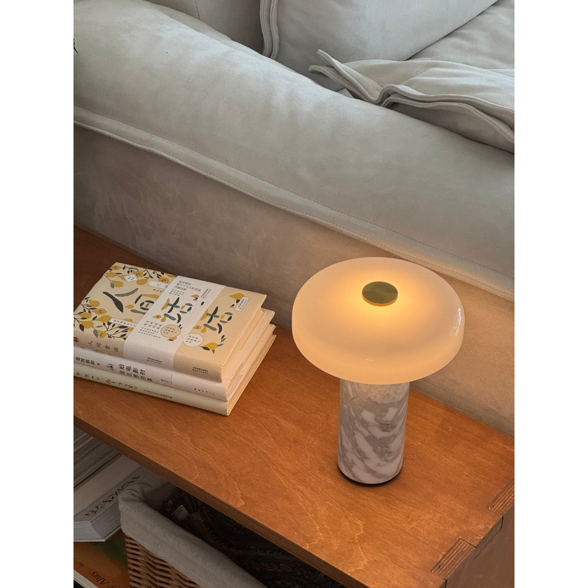 Lampe de table nomade en marbre — vue 3