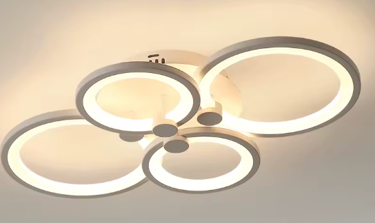 Plafonnier à quatre anneaux lumineux