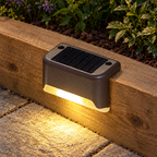 Lampe solaire LED imperméable pour éclairage d'extérieur — mise en scène générée 3 — détail d’une unité marron, blanc chaud