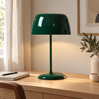 Lampe de table rétro — vert — mise en scène générée 7