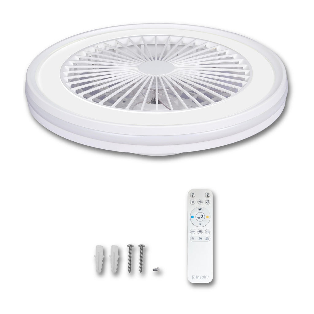 Alizé — Ventilateur blanc, télécommande et accessoires de fixation sur fond blanc.