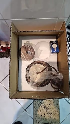 Photo publiée avec l’avis chez Maison Valois — Tavélia — Suspension en travertin et bois — Quentin V. (1)