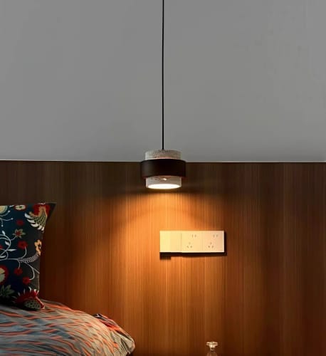 Photo publiée avec l’avis chez Maison Valois — Tavélia — Suspension en travertin et bois — Clara B. (1)