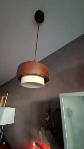 Photo publiée avec l’avis chez Maison Valois — Tavélia — Suspension en travertin et bois — Antoine J. (1)