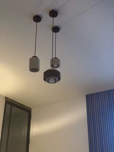 Photo publiée avec l’avis chez Maison Valois — Tavélia — Suspension en travertin et bois — François H. (1)