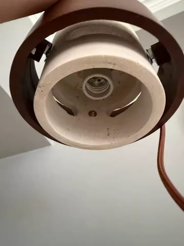 Photo publiée avec l’avis chez Maison Valois — Tavélia — Suspension en travertin et bois — Hakim G. (1)