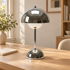 Lampe champignon rechargeable — Argent — mise en scène générée : bureau