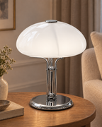 Lampe de table champignon blanche et chrome — visuel illustratif retouché