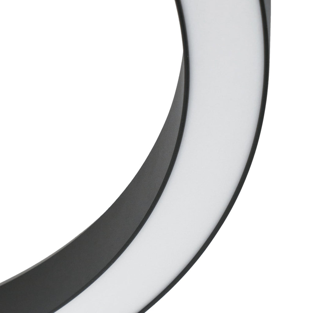 Plafonnier LED Lucande Neor, noir, Ø 60 cm, CCT, à intensité variable — vue sous l’anneau — photo fabricant
