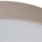 Plafonnier LED Lindby Zylo, taupe, Ø 49 cm, CCT à intensité variable — détail du relief latéral — photo fabricant