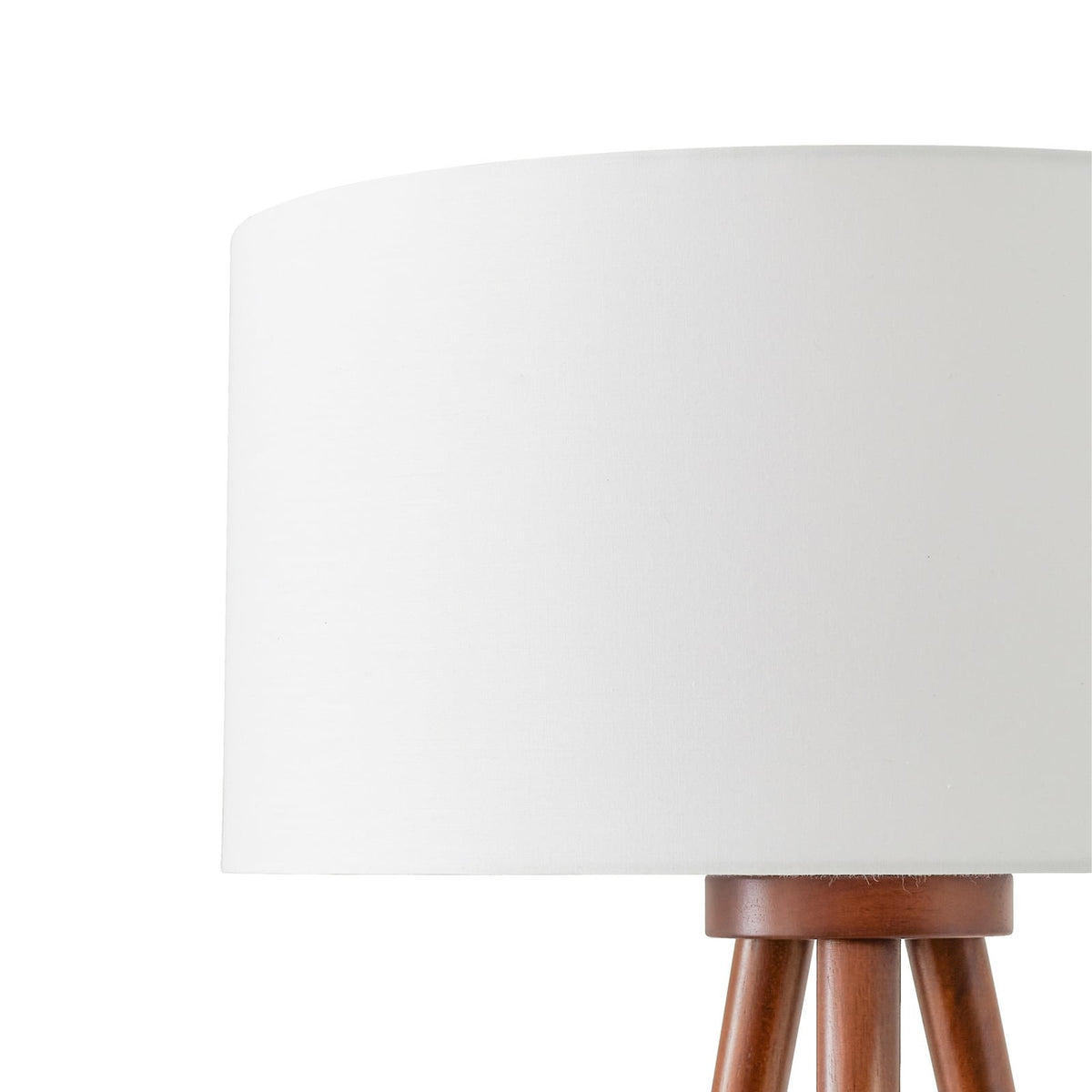 Lindby lampe sur pied Charlia, blanc, bois de noyer, hauteur 150 cm — détail de l’abat-jour — photo fabricant