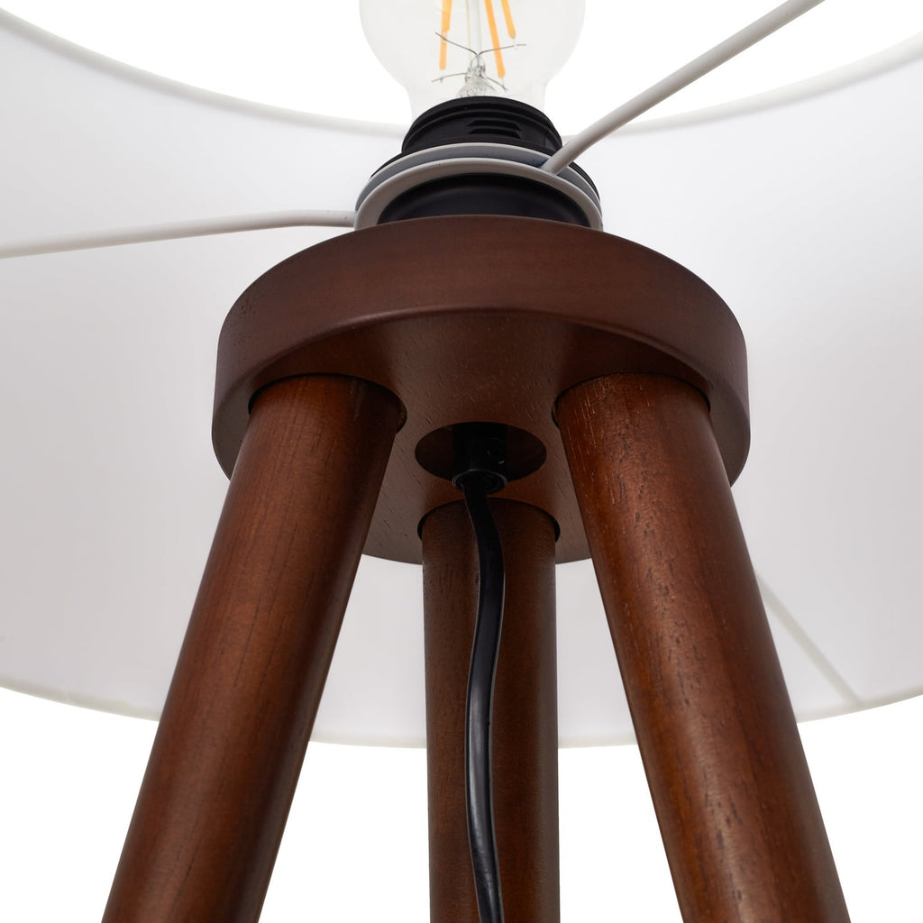 Lindby lampe sur pied Charlia, blanc, bois de noyer, hauteur 150 cm — vue sous l’abat-jour et jonction du trépied — photo fabricant