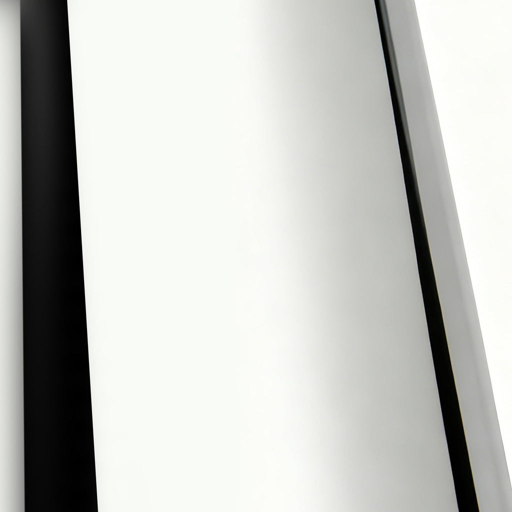 Lampe de table LED rechargeable Lindby Nevijo, chrome, Ø 20 cm, USB, variateur — détail de la finition chrome — photo fabricant
