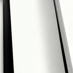 Lampe de table LED rechargeable Lindby Nevijo, chrome, Ø 20 cm, USB, variateur — détail de la finition chrome — photo fabricant