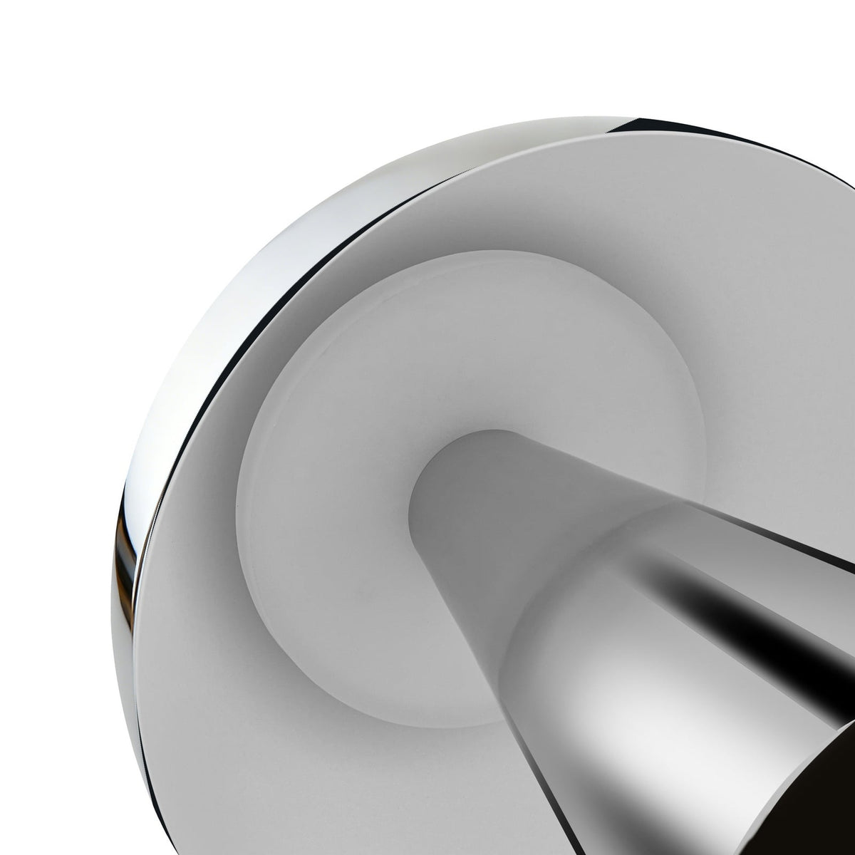 Lampe de table LED rechargeable Lindby Nevijo, chrome, Ø 20 cm, USB, variateur — vue sous l’abat-jour — photo fabricant