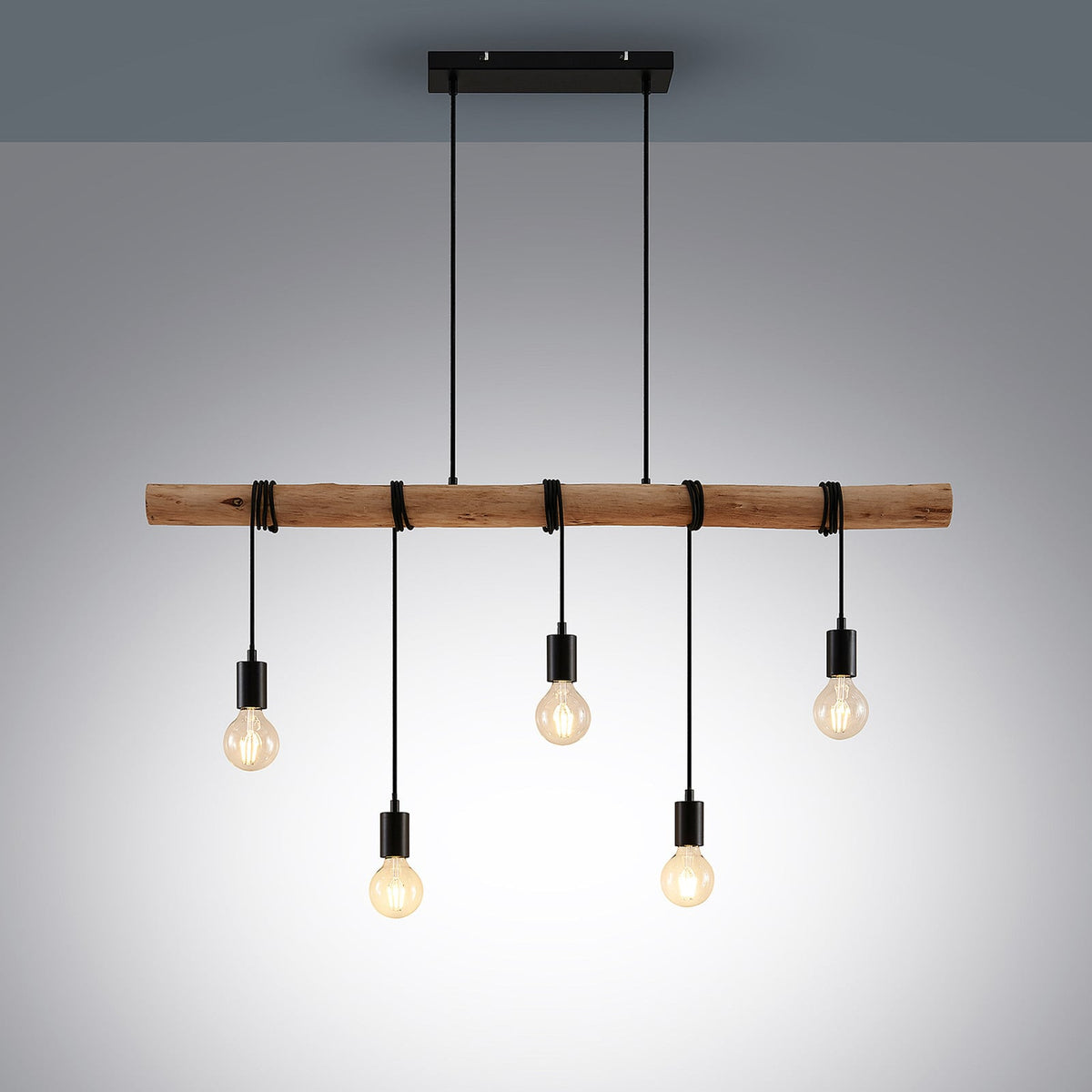 Lindby suspension Rome, 5 lampes, bois, corde, noir, 116 cm — vue de face allumée — photo fabricant