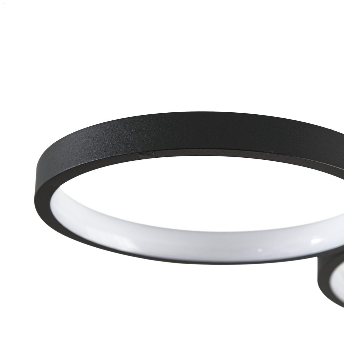 Lindby Plafonnier LED Evengeline, noir, aluminium, 88 cm — profil d’un anneau — photo fabricant