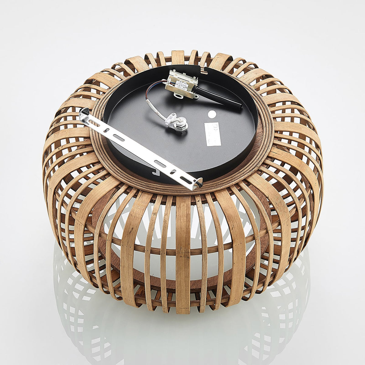 Lindby plafonnier Canyana, naturel, rotin, Ø 40 cm — face arrière et support — photo fabricant