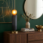 Lampe de table en verre — Composition colorée — Modèle gris fumé et orange allumé près d’un miroir