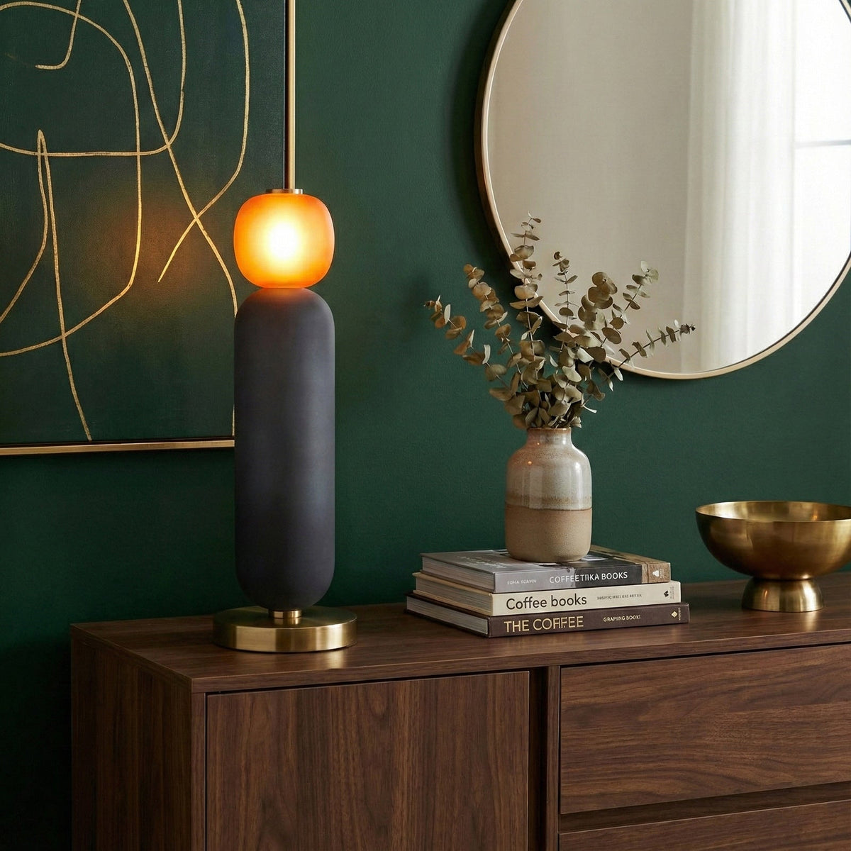 Lampe de table en verre — Composition colorée — Modèle gris fumé et orange allumé près d’un miroir