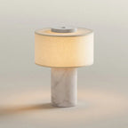 Lampe nomade en pierre — Vue plongeante de l’abat-jour et de la commande, finition blanche