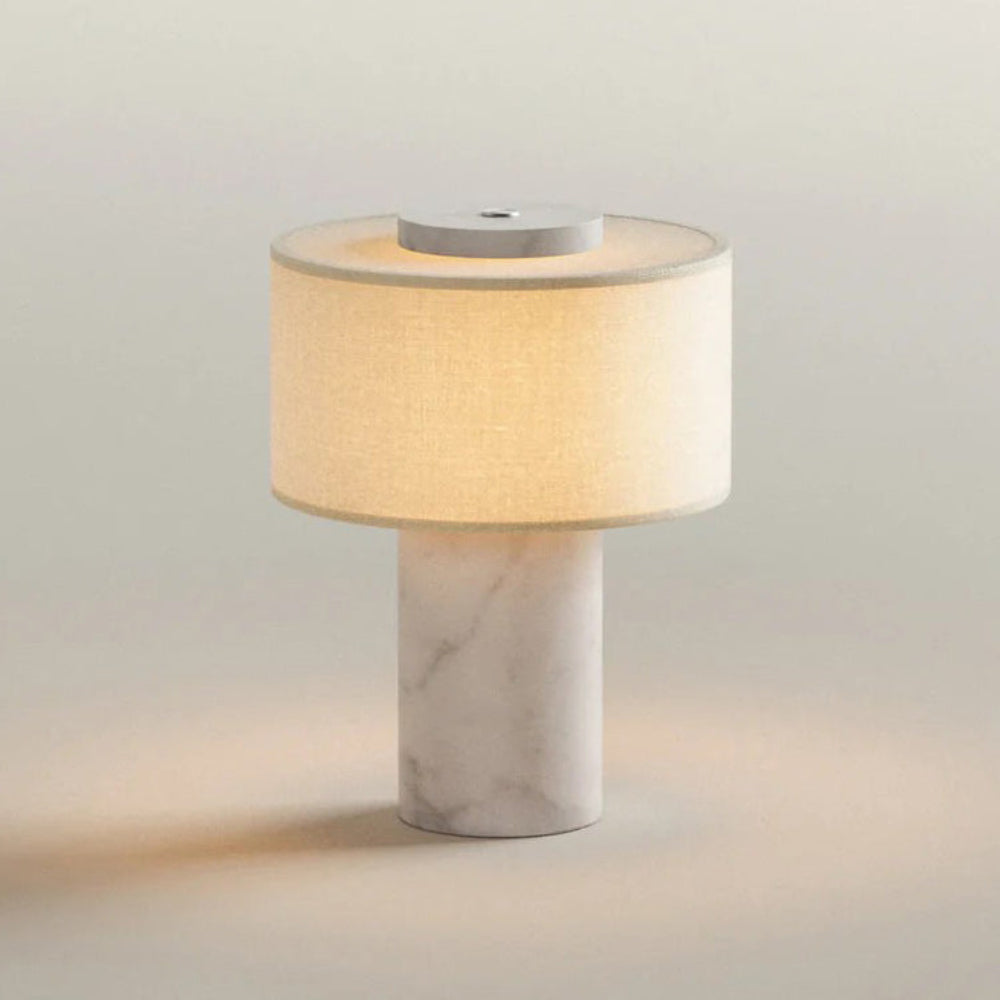 Lampe nomade en pierre — Vue plongeante de l’abat-jour et de la commande, finition blanche